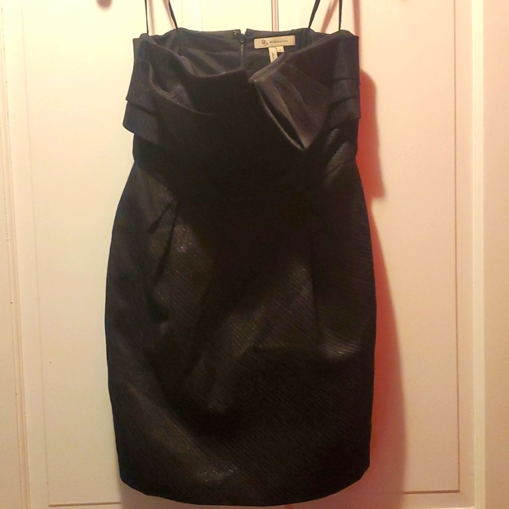 Beautiful black coktail dress. Strapless, so flaterring!